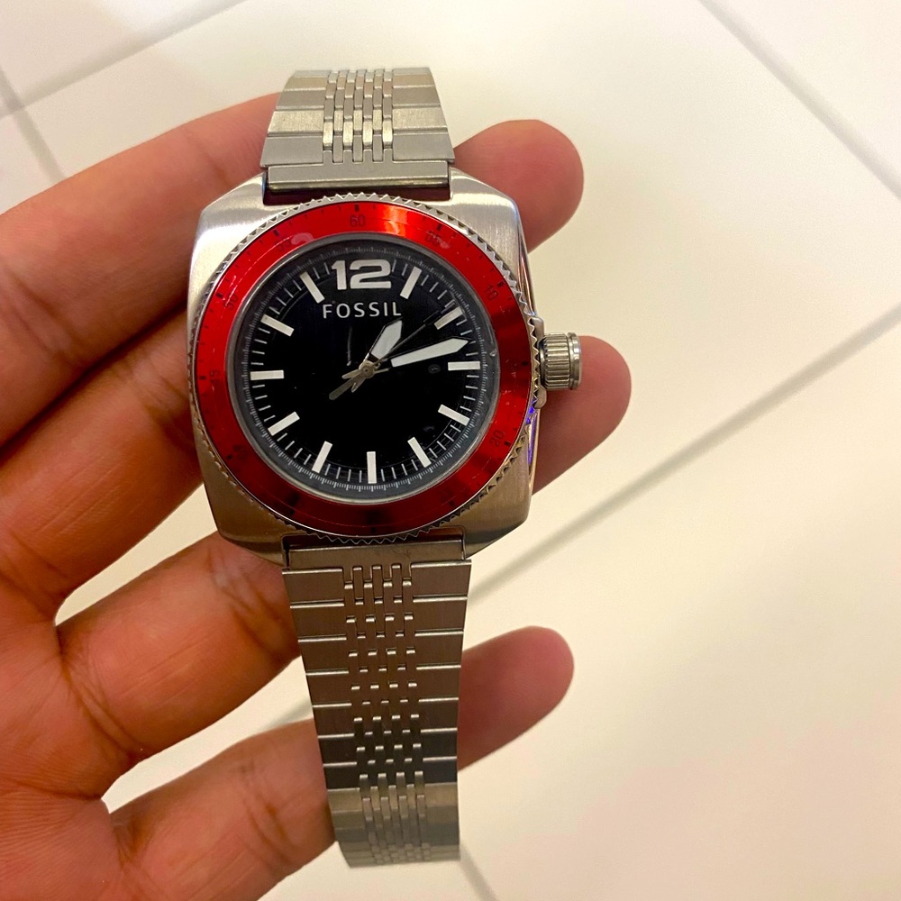 Men’s fossil red classic watch